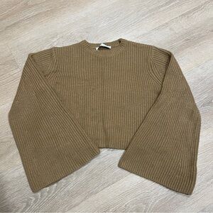 Cropped Knit Sweater w Flare Sleeves